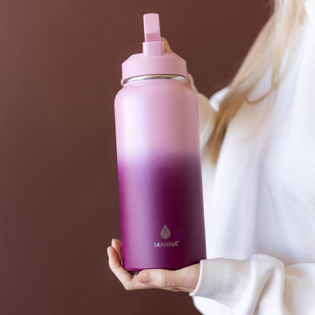 32-oz-powel-bottle-l2 32_Manna_Website_Lifestyles-2.jpg
